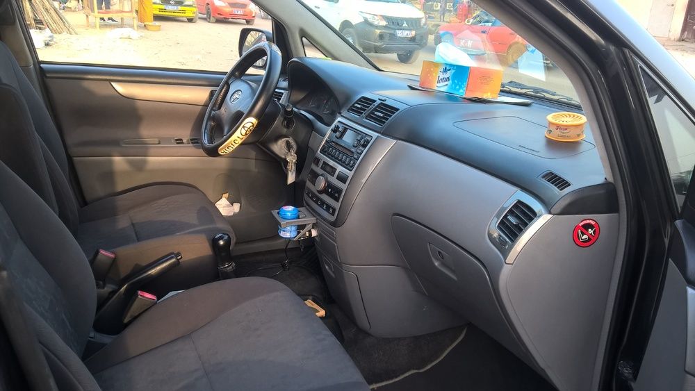 TOYOTA AVENSIS VERSO 7 PLACES