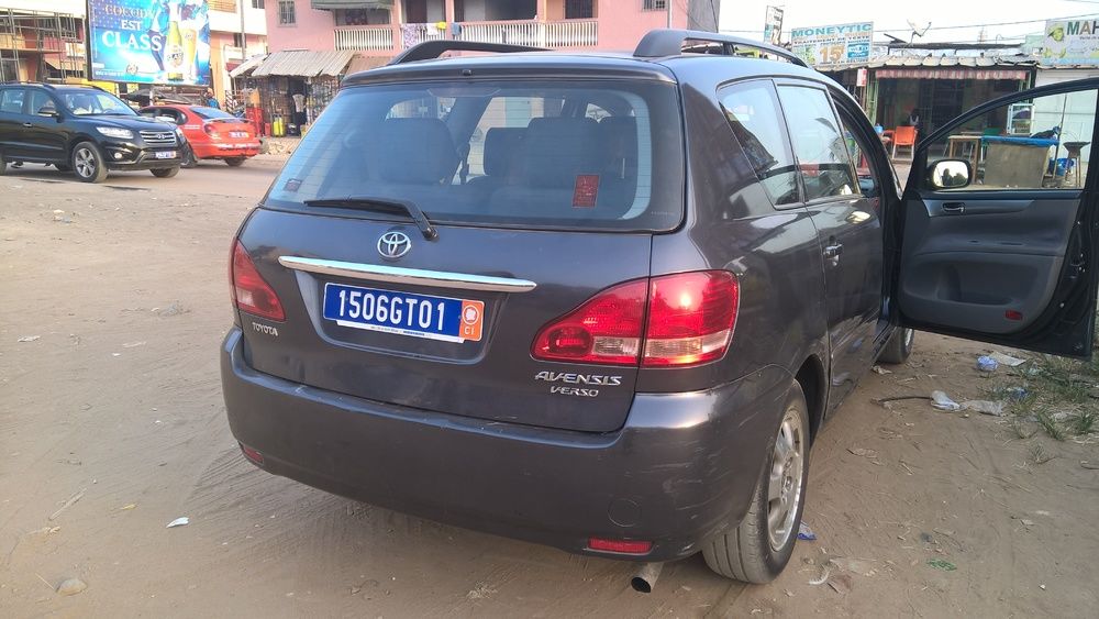 TOYOTA AVENSIS VERSO 7 PLACES
