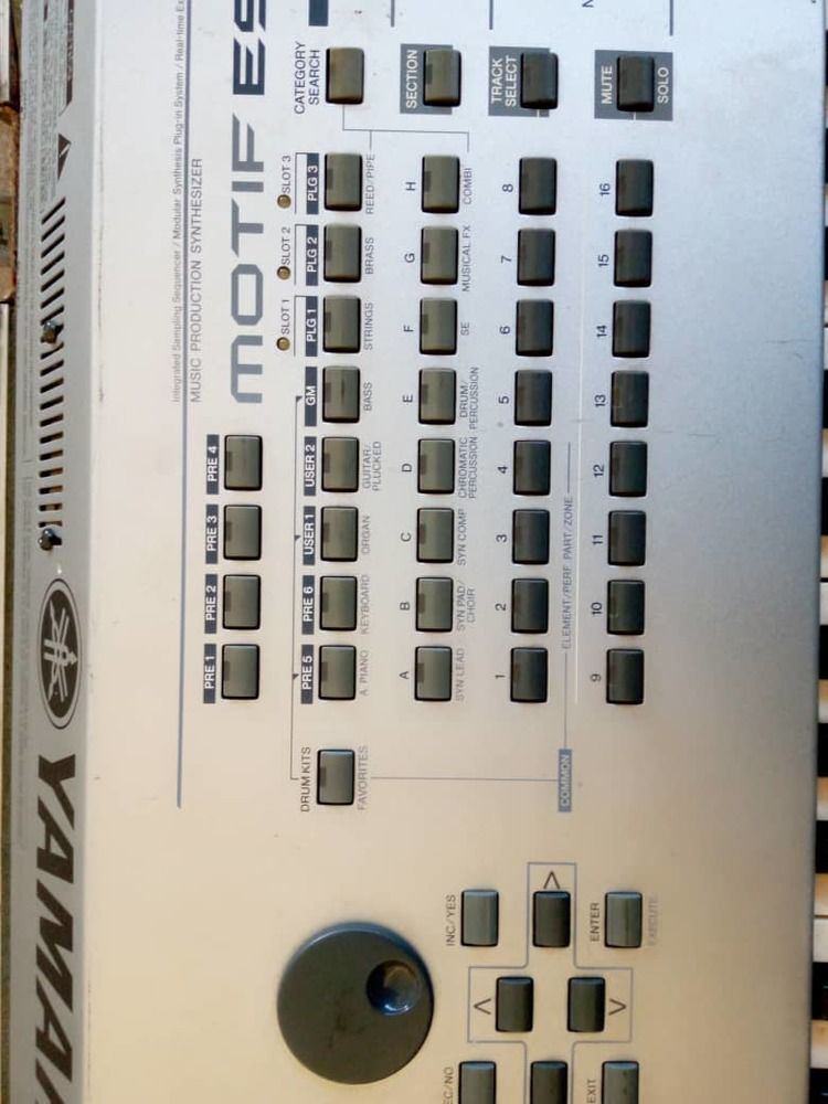 Piano Yamaha Motif ES6