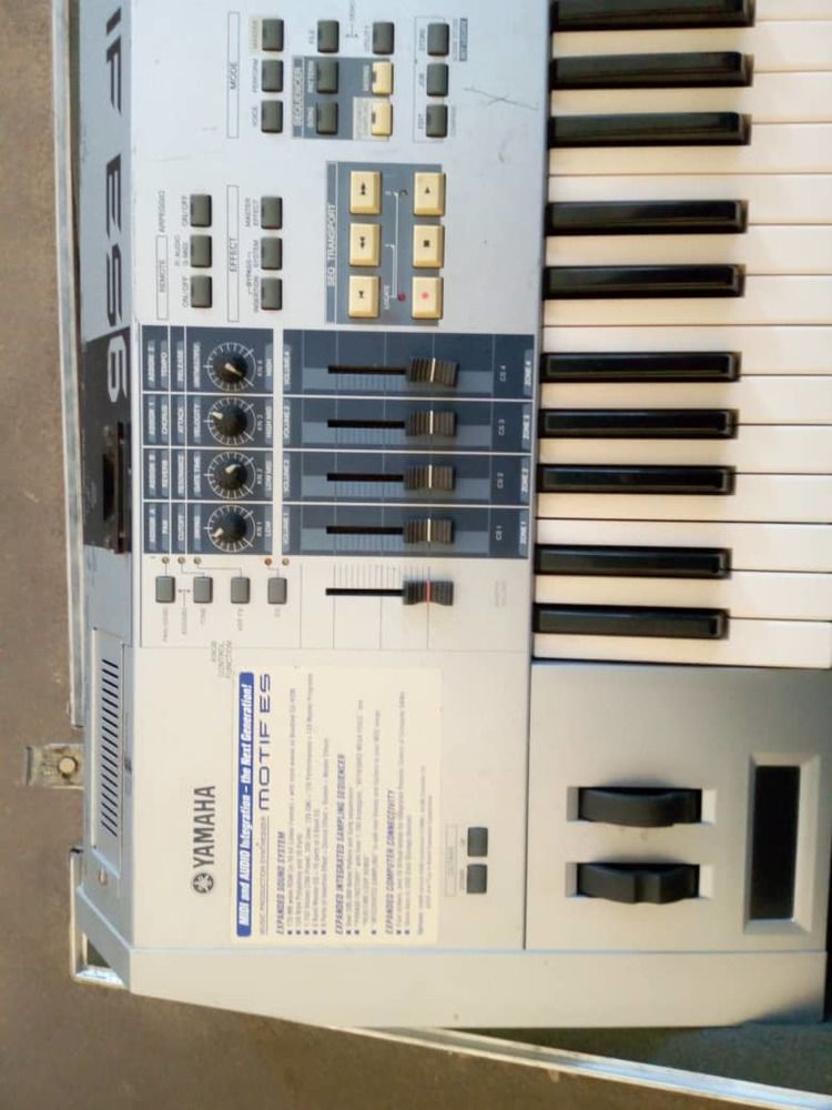 Piano Yamaha Motif ES6