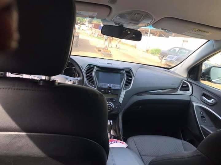 Hyundai santafe essence boite automatique climatisation d origine intérieur tissu jante allure année 2014