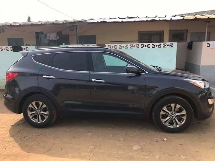 Hyundai santafe essence boite automatique climatisation d origine intérieur tissu jante allure année 2014