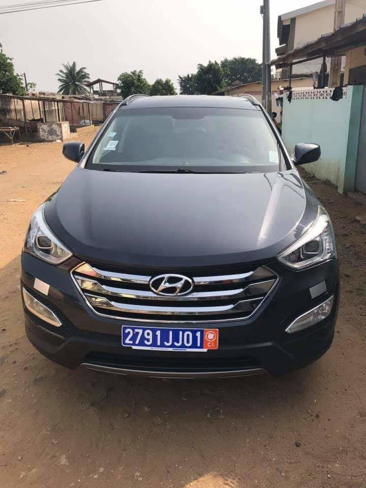 Hyundai santafe essence boite automatique climatisation d origine intérieur tissu jante allure année 2014