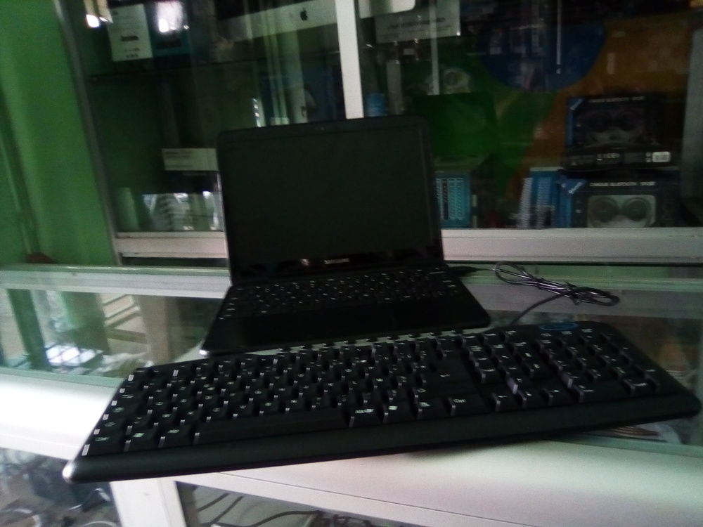 Samsung chromebook 500C,2GB-Ram,16GB-SSD+100Gb-Drive.Occasion importé en bon état.