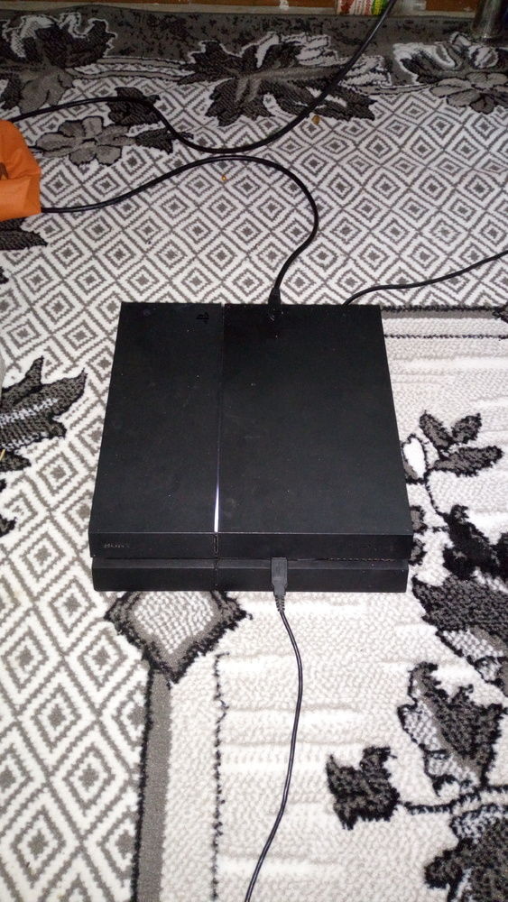 Ps4 Fat 1 Tera Vendu Avec Une Manette