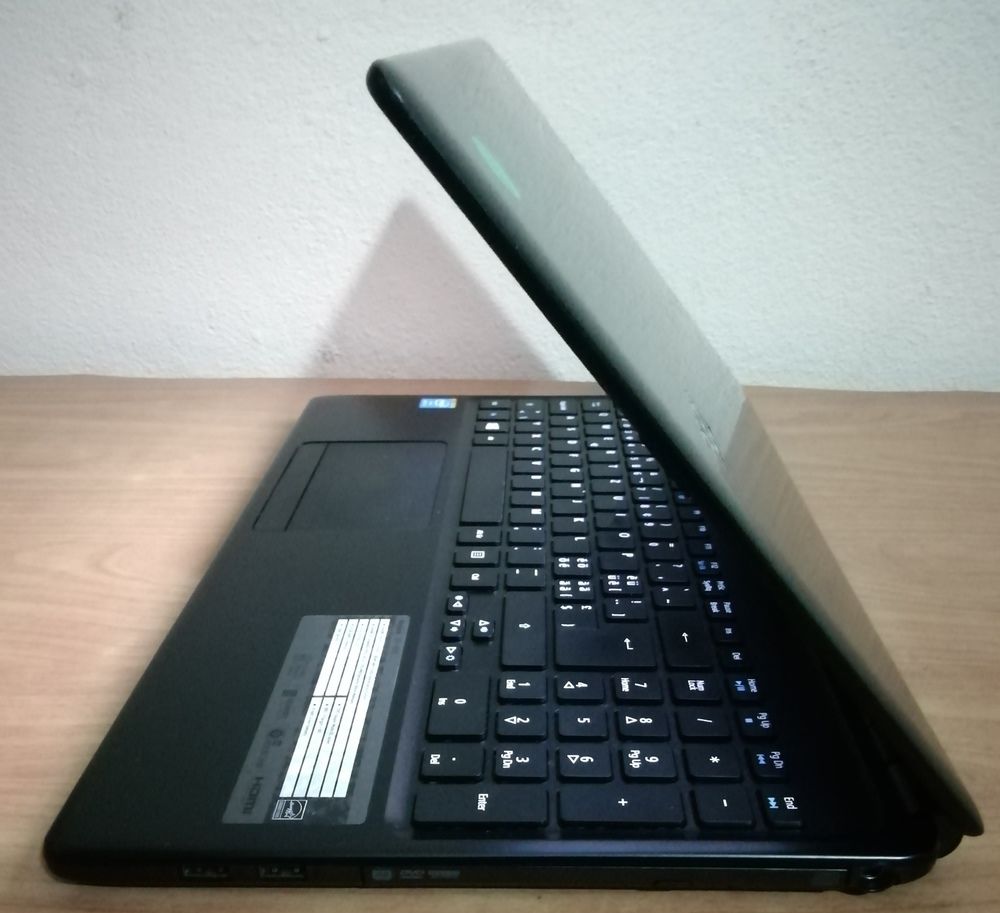 ACER E1-572, CORE I7. 8GO 1 TERA,,,,