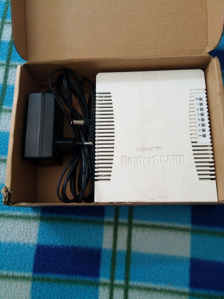 Routeur/Serveur MikroTik RB962UiGS-5HacT2HnT