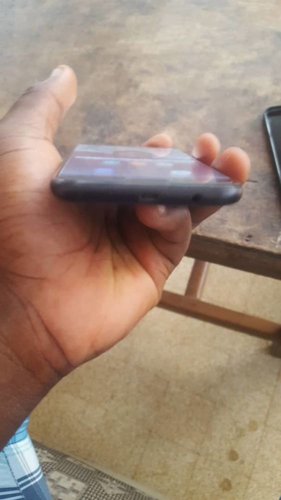 Téléphone samsung Galaxy j7 pro 32 Go 3 Go ram