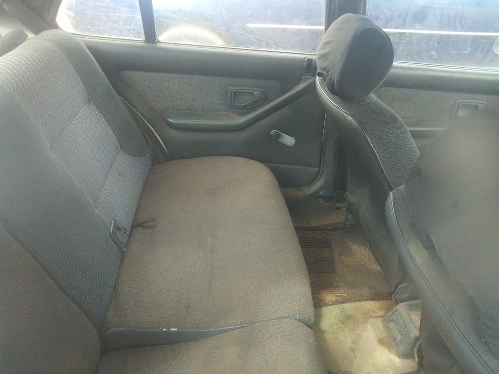 Taxi jaune Peugeot 306