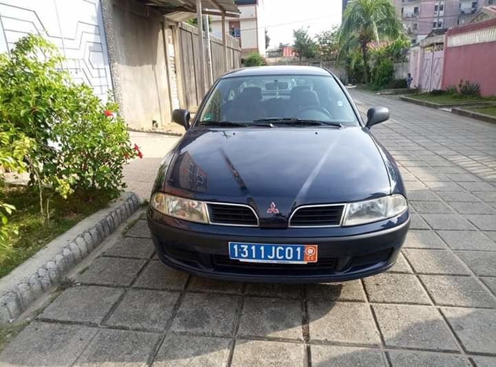 Mitsubishi carisma mod 2001