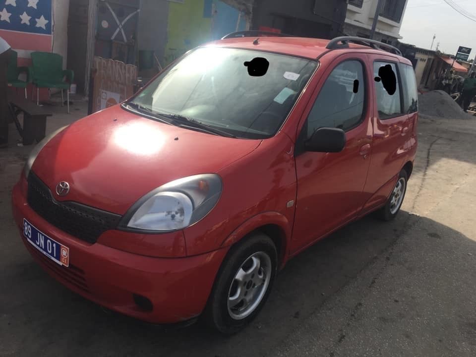 TOYOTA YARIS VERSO  2002 MANUELLE  ESSENCE IMPORTÉ