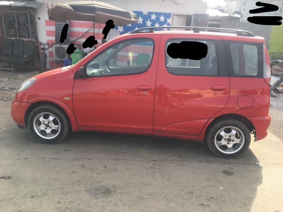 TOYOTA YARIS VERSO  2002 MANUELLE  ESSENCE IMPORTÉ