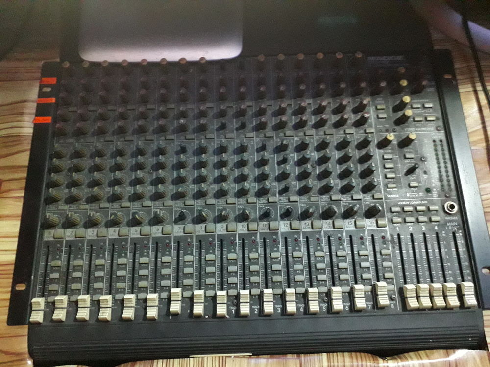 MACKIE CR1604-VLZ 16-CHANNEL MIC/LINE MIXER