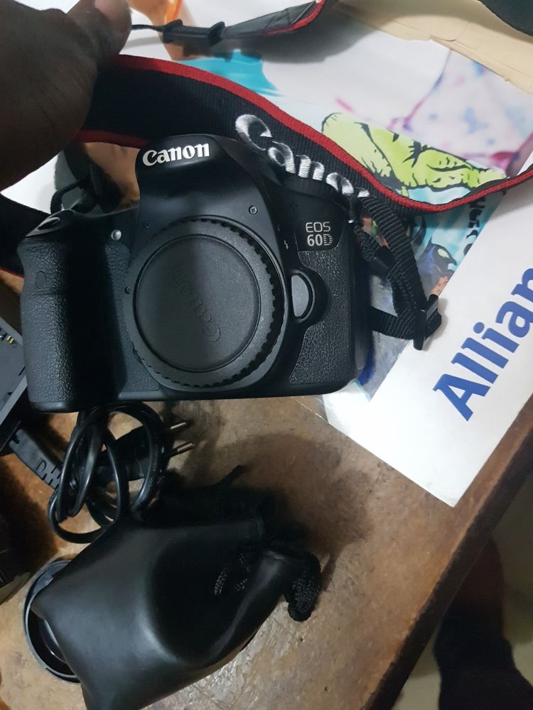 Canon EOS 60D + Tamron Objectif 18-270mm F/3,5-6,3 Di II VC PZD - Monture Canon