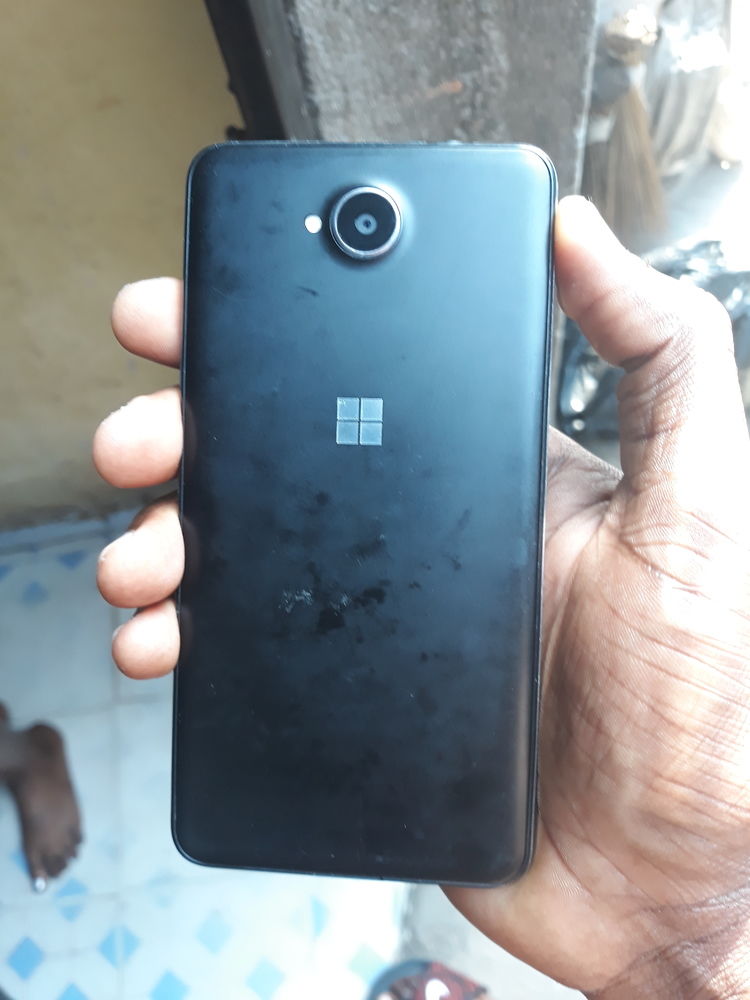 Lumia 650 (non tropicaliser fissuré)