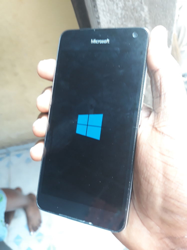 Lumia 650 (non tropicaliser fissuré)