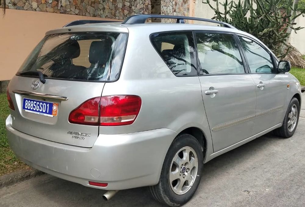 TOYOTA AVENSIS VERSO. 7 PLACES