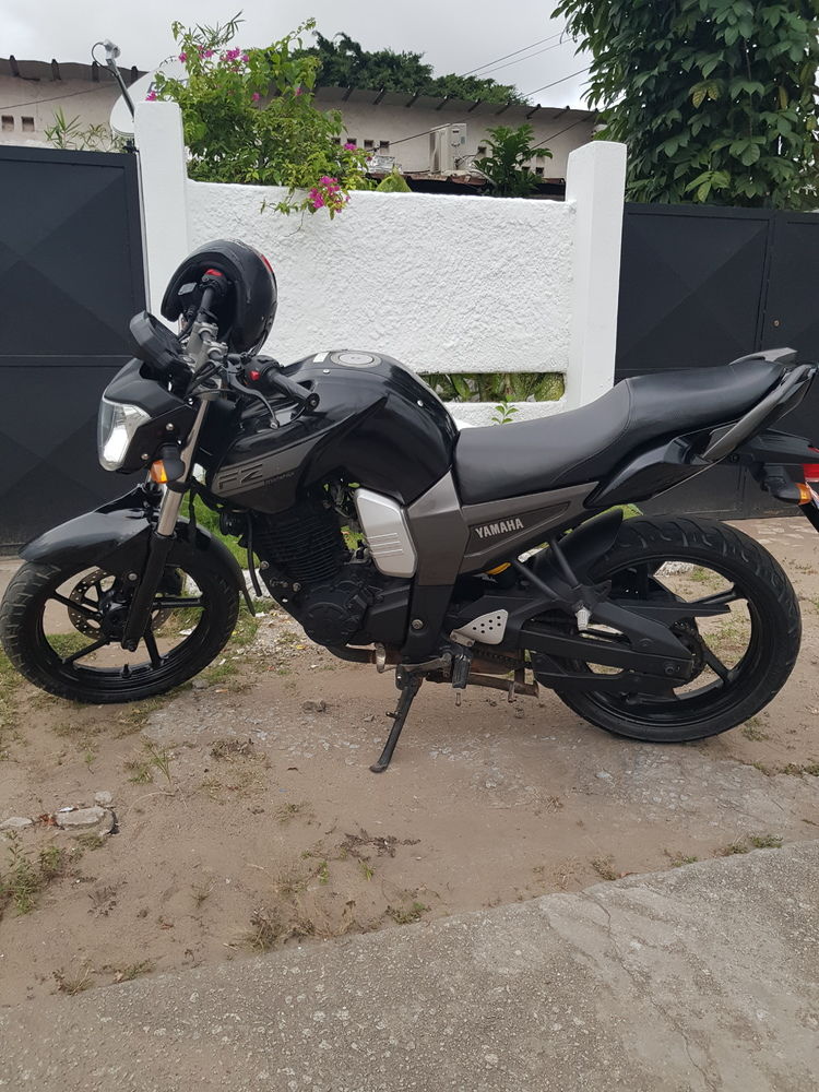 Moto Yamaha fz 16.