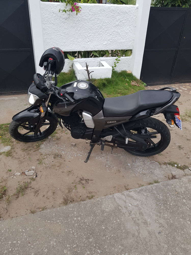 Moto Yamaha fz 16.