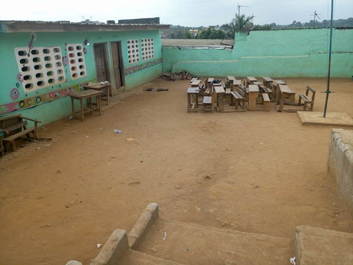 yopougon micao une cour ouverte de 7 pièces.