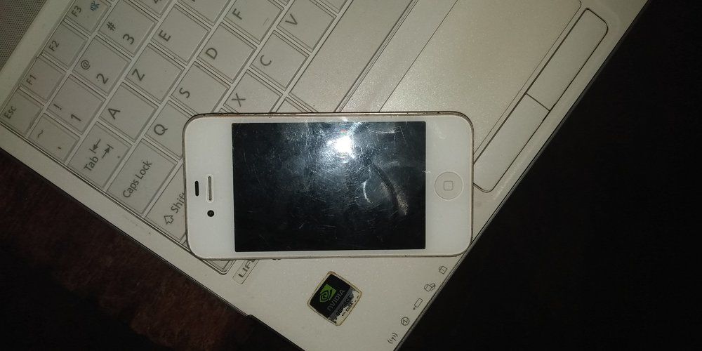 IPHONE 4 à  20000F CFA BLANC