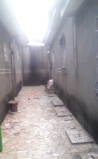 Grande cour commune en vente a Abobo akéikoi