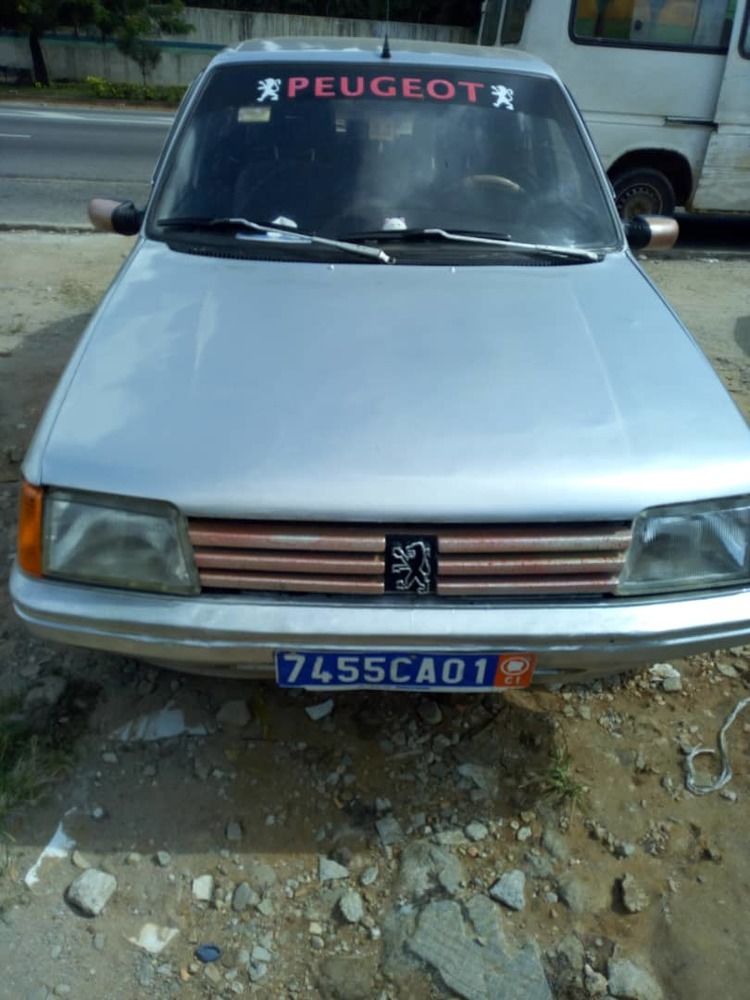 PEUGEOT 205