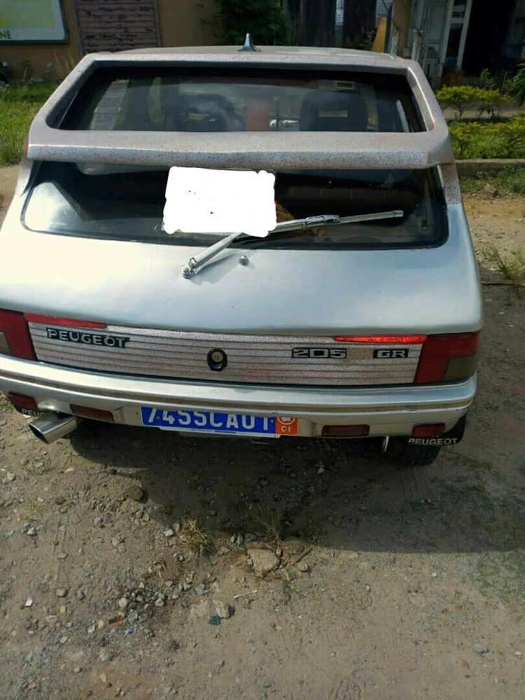 PEUGEOT 205