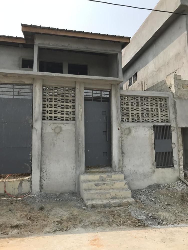 Maison Inachevée De 5 Pièces À Vendre