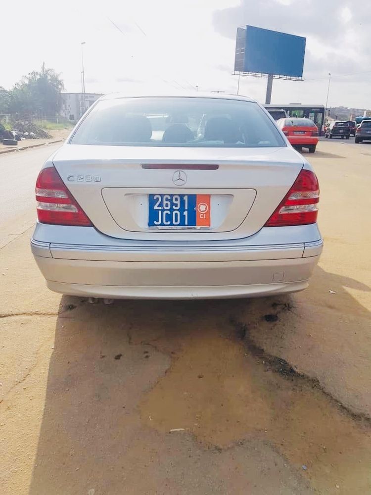 MERCEDES C230 4MATIC version américaine