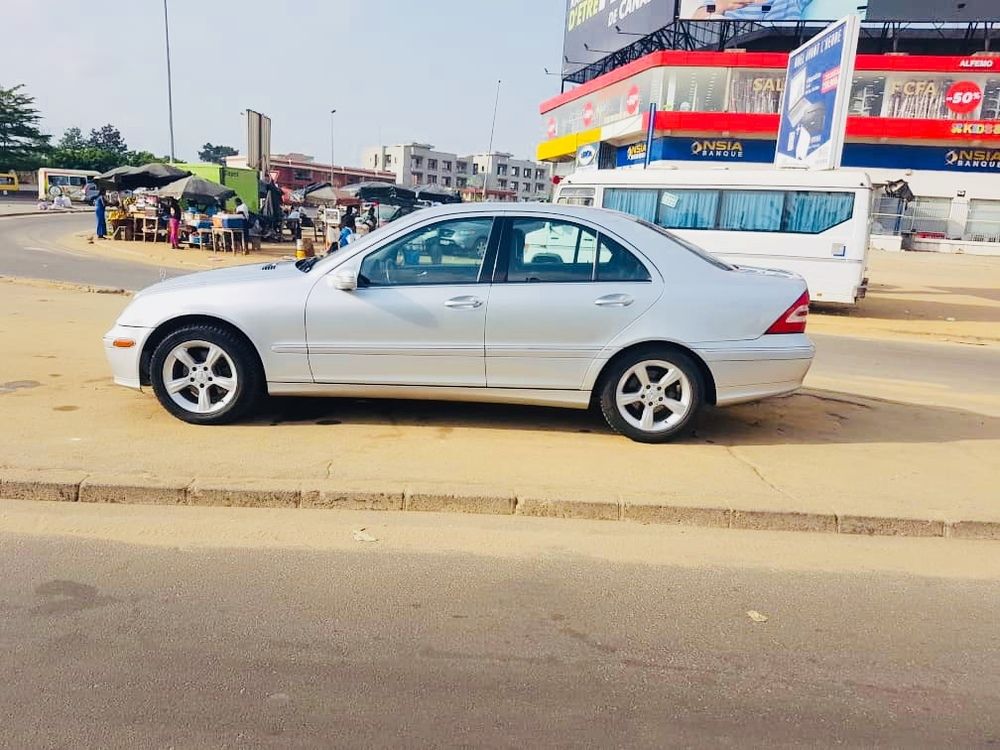 MERCEDES C230 4MATIC version américaine