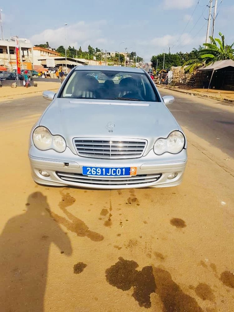 MERCEDES C230 4MATIC version américaine