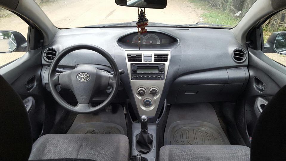 TOYOTA YARIS SEDAN " BERLINE "