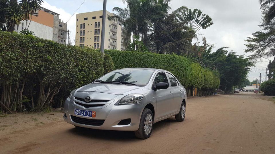 TOYOTA YARIS SEDAN " BERLINE "