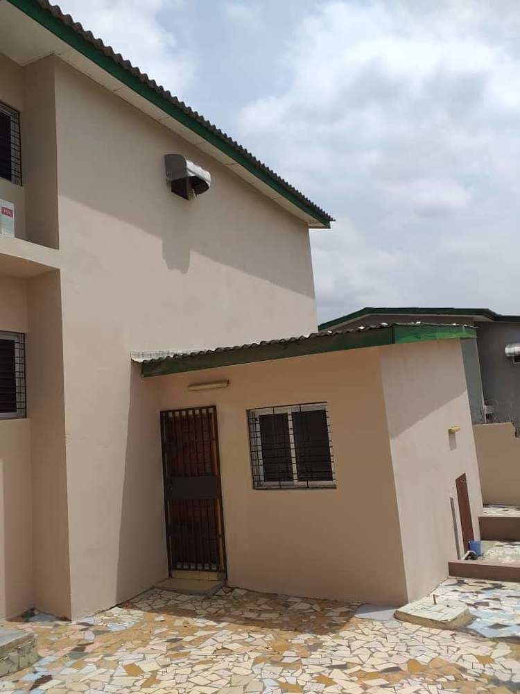 Duplex DE 6 Pièces Bingerville Cite Feh Kesse