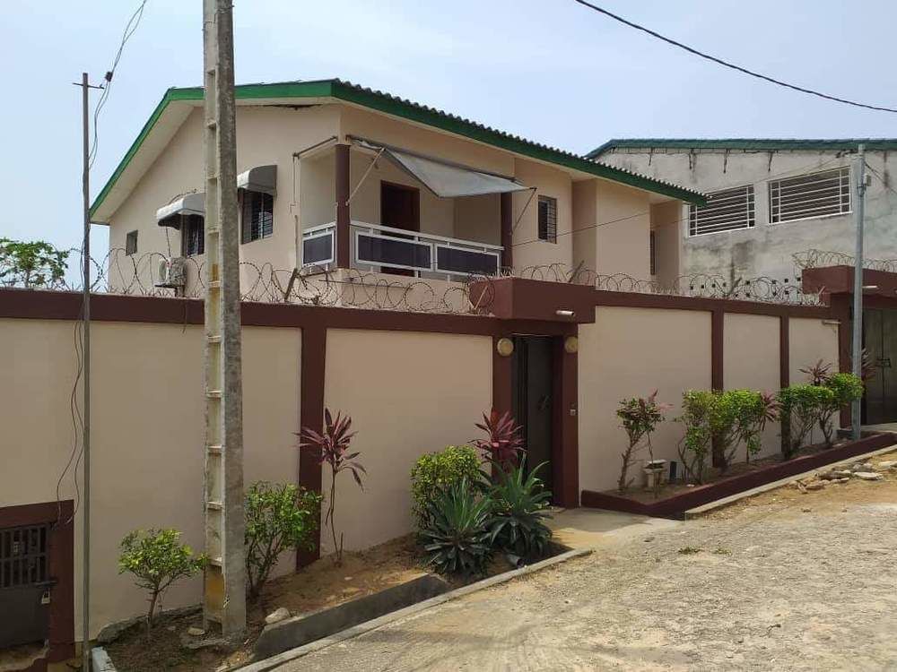 Duplex DE 6 Pièces Bingerville Cite Feh Kesse