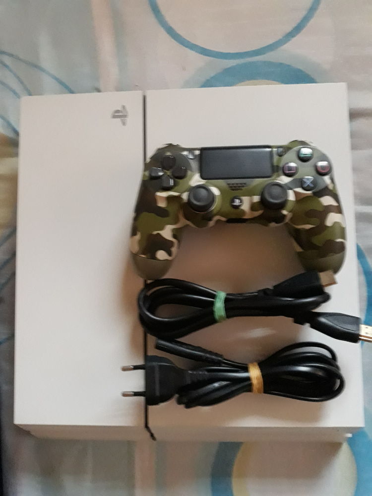 **PS4 BLANCHE 500GO#1CD FIFA19 OU PES19**