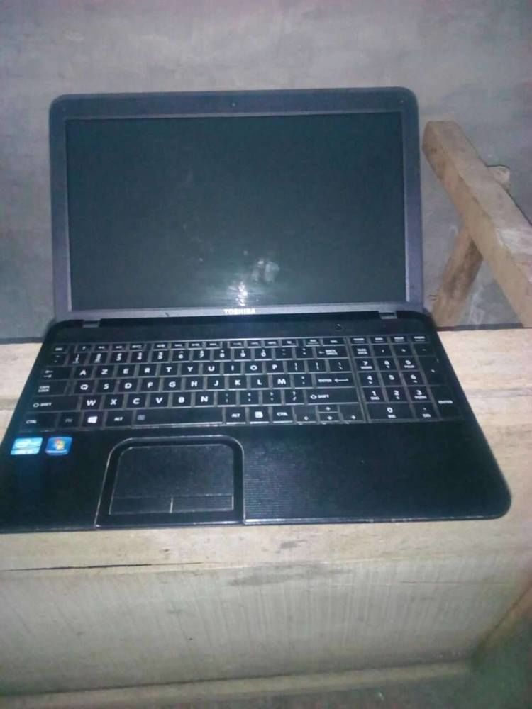Ordinateur Portable Toshiba Core i3 ecran 15.6 en très bon état à vendre moins chers