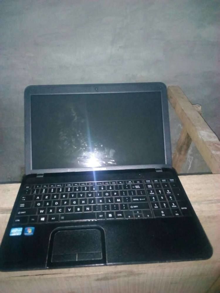 Ordinateur Portable Toshiba Core i3 ecran 15.6 en très bon état à vendre moins chers