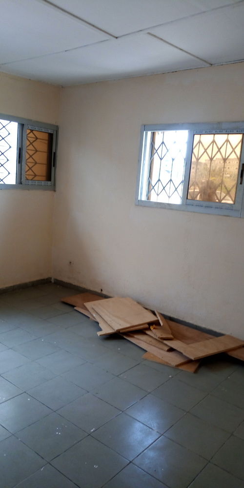 Maison De 2 Pièces Bâiller - Yopougon Niangon Lokoa