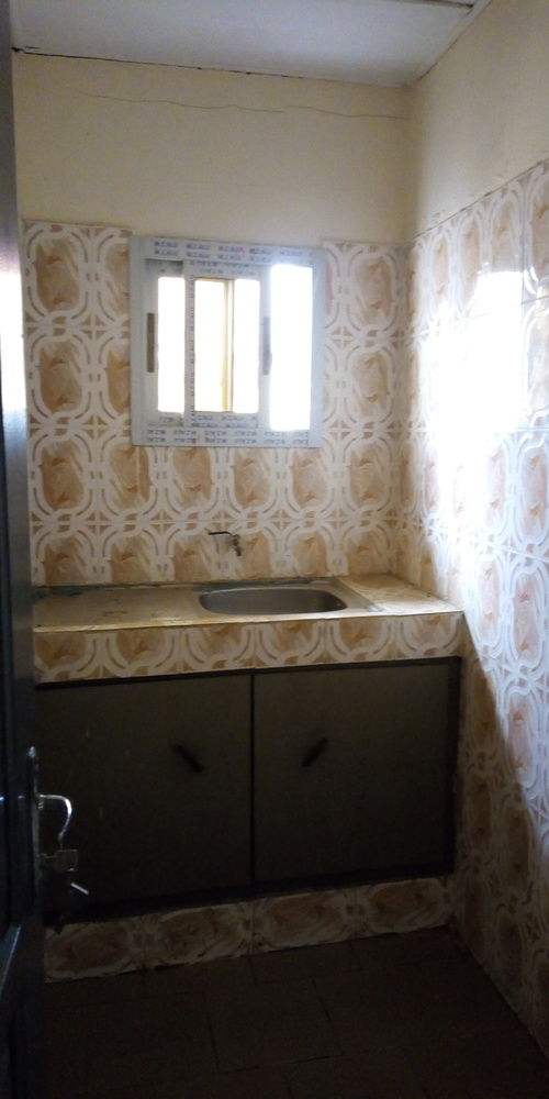 Maison De 2 Pièces Bâiller - Yopougon Niangon Lokoa