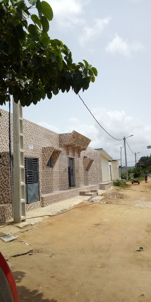 Maison De 2 Pièces Bâiller - Yopougon Niangon Lokoa