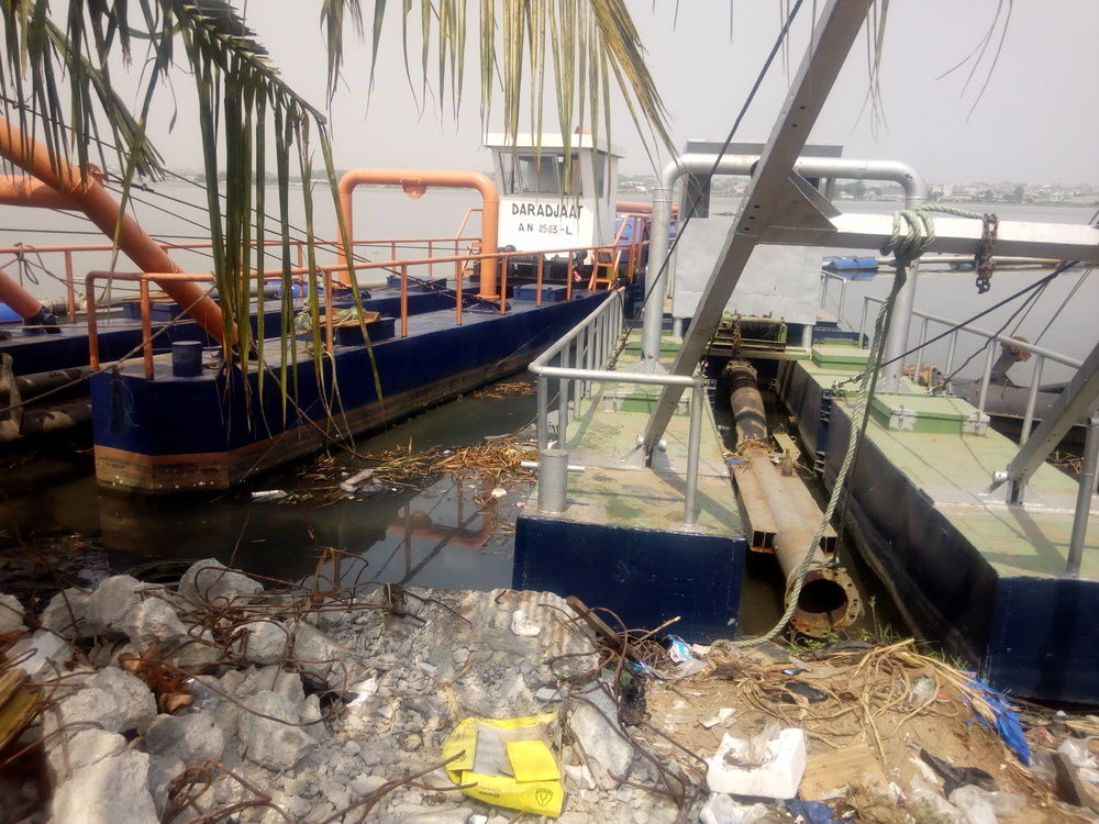 Vente de drague de sable occasion, en parfaite état à Abidjan