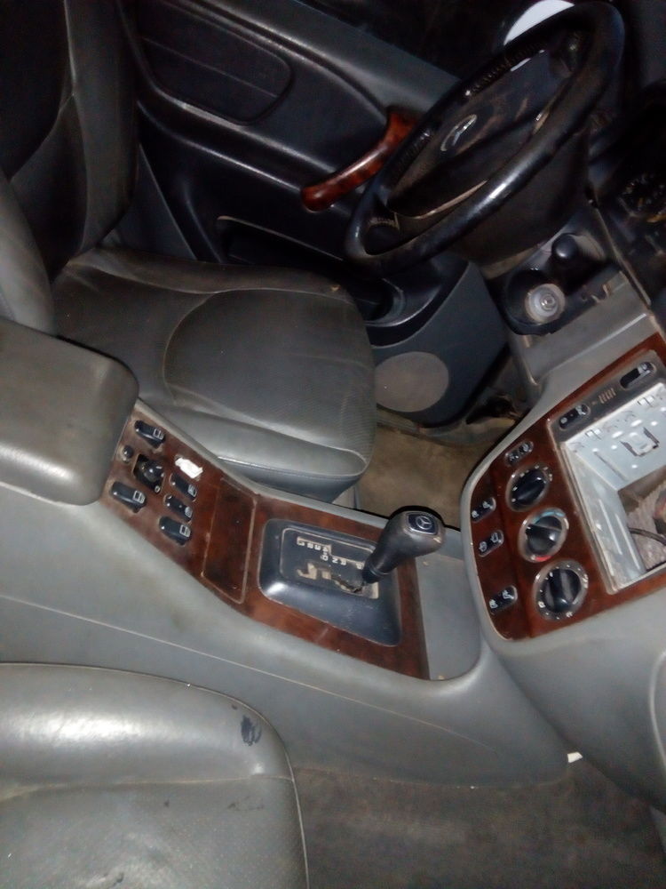 la Mercedes Lm auto tres propre le moteur en forme et un bon prix