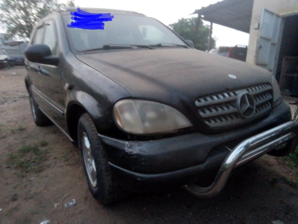 la Mercedes Lm auto tres propre le moteur en forme et un bon prix