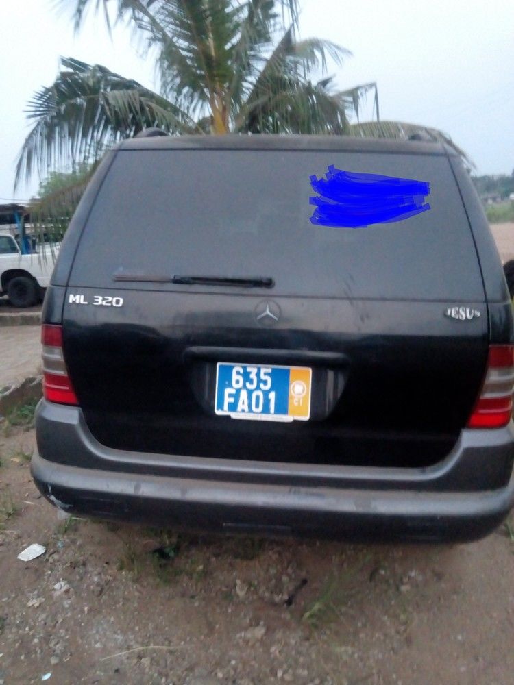 la Mercedes Lm auto tres propre le moteur en forme et un bon prix