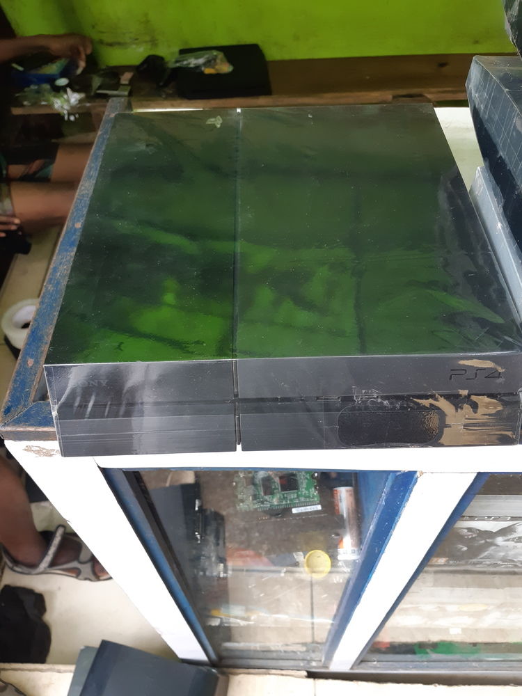 PS4 fat occasion + FIFA 19 (neuf)