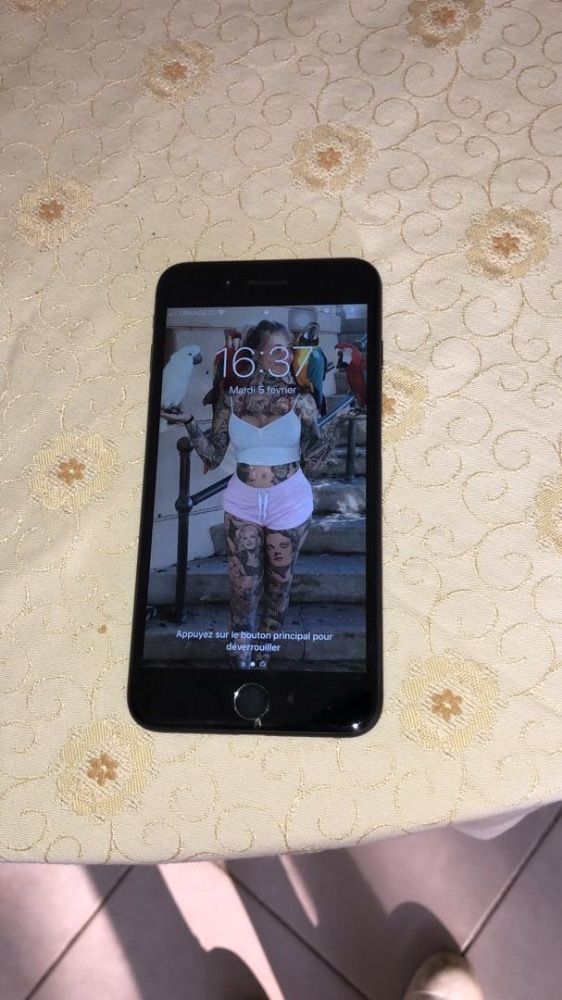 iPhone 7plus noir mat 128giga