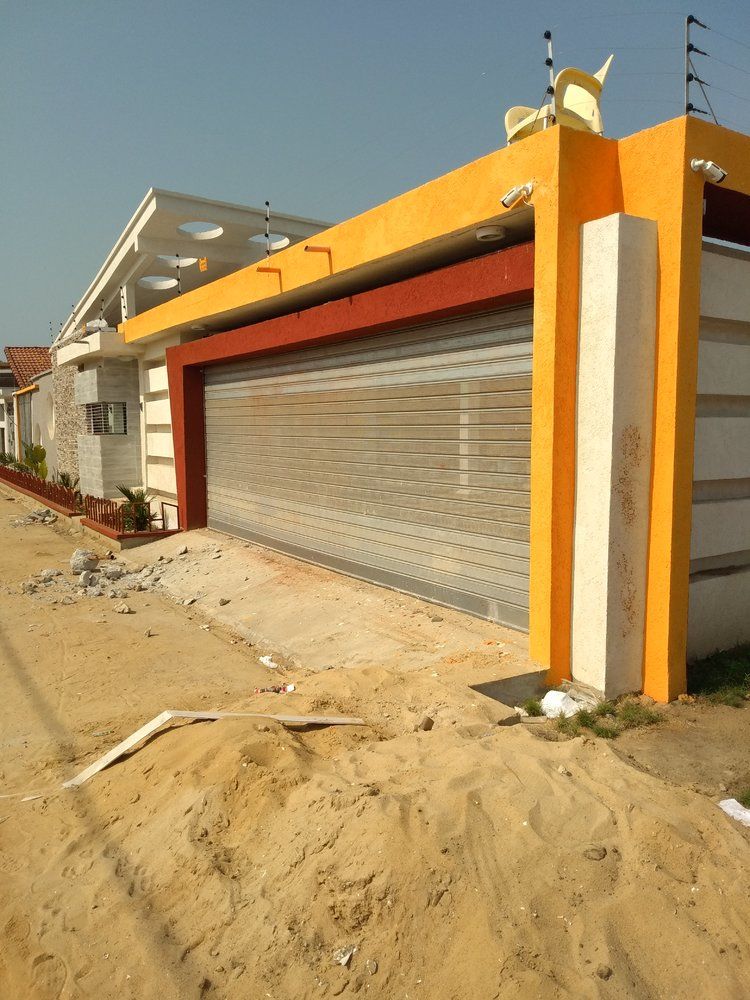 villa base de 5 pièce avec piscine jardin à louer.