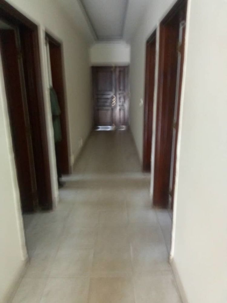 Grande Villa Basse De 5 Pièces Plus 1 Dépendante À Vendre